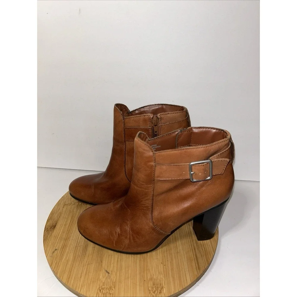 Liz Claiborne Tan Brown Leather 3.5